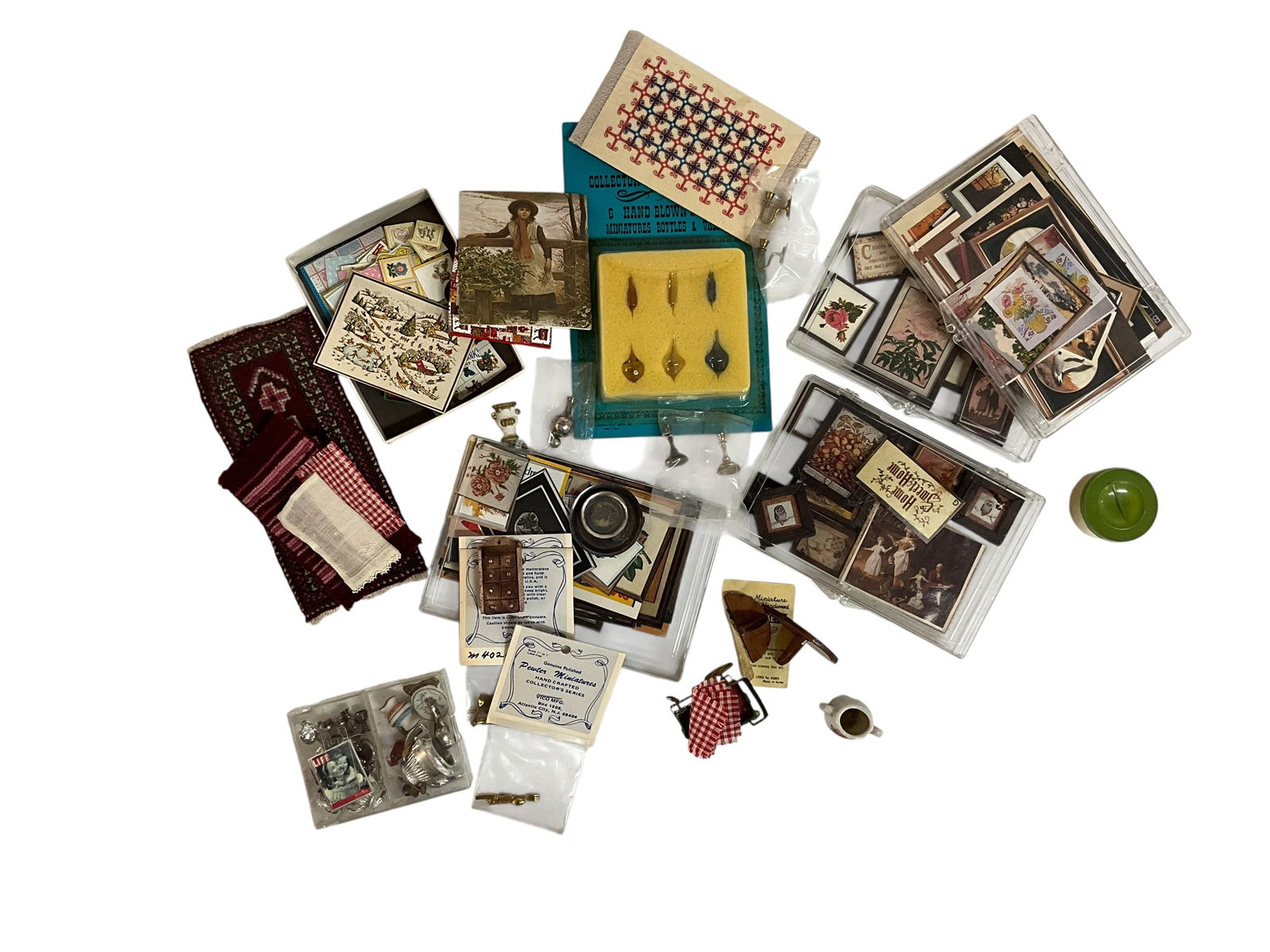 Box Lot of Misc. Dollhouse Accessories (1 of 10)