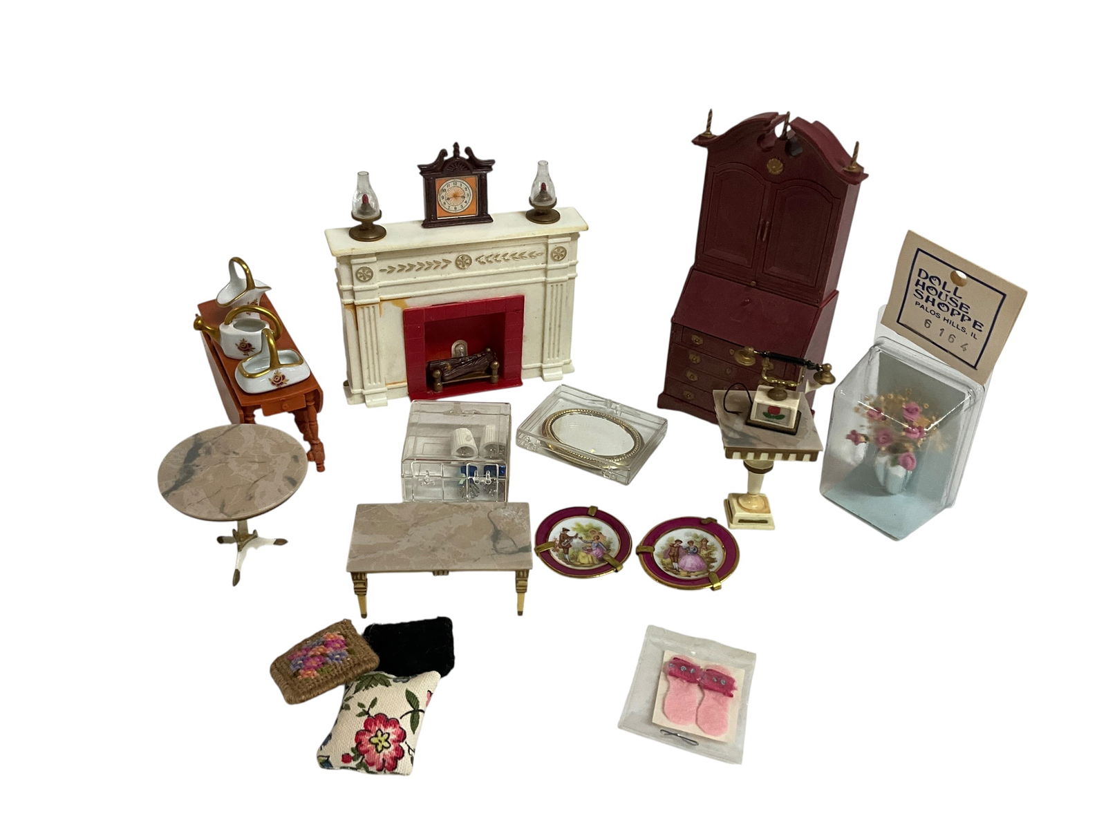 Box Lot of Misc. Dollhouse Accessories (1 of 5)