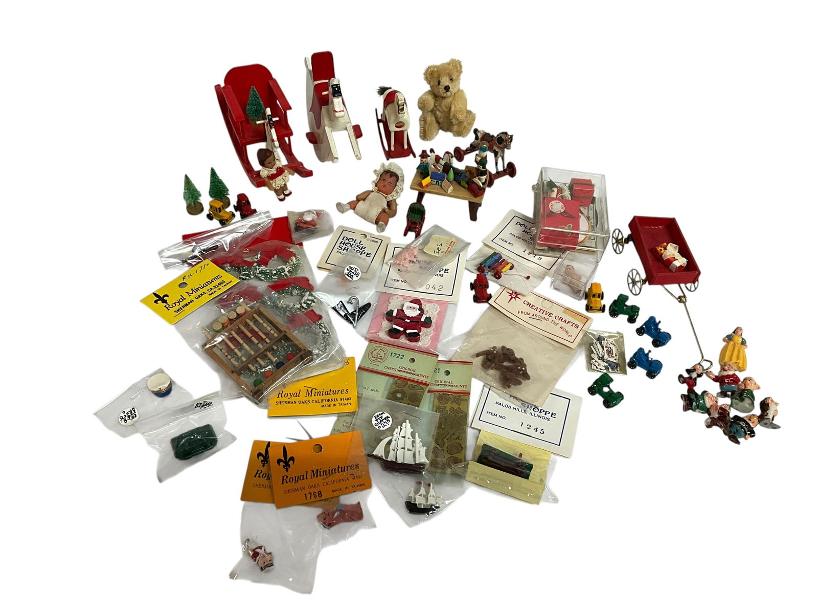 Box Lot of Misc. Dollhouse Accessories (1 of 9)