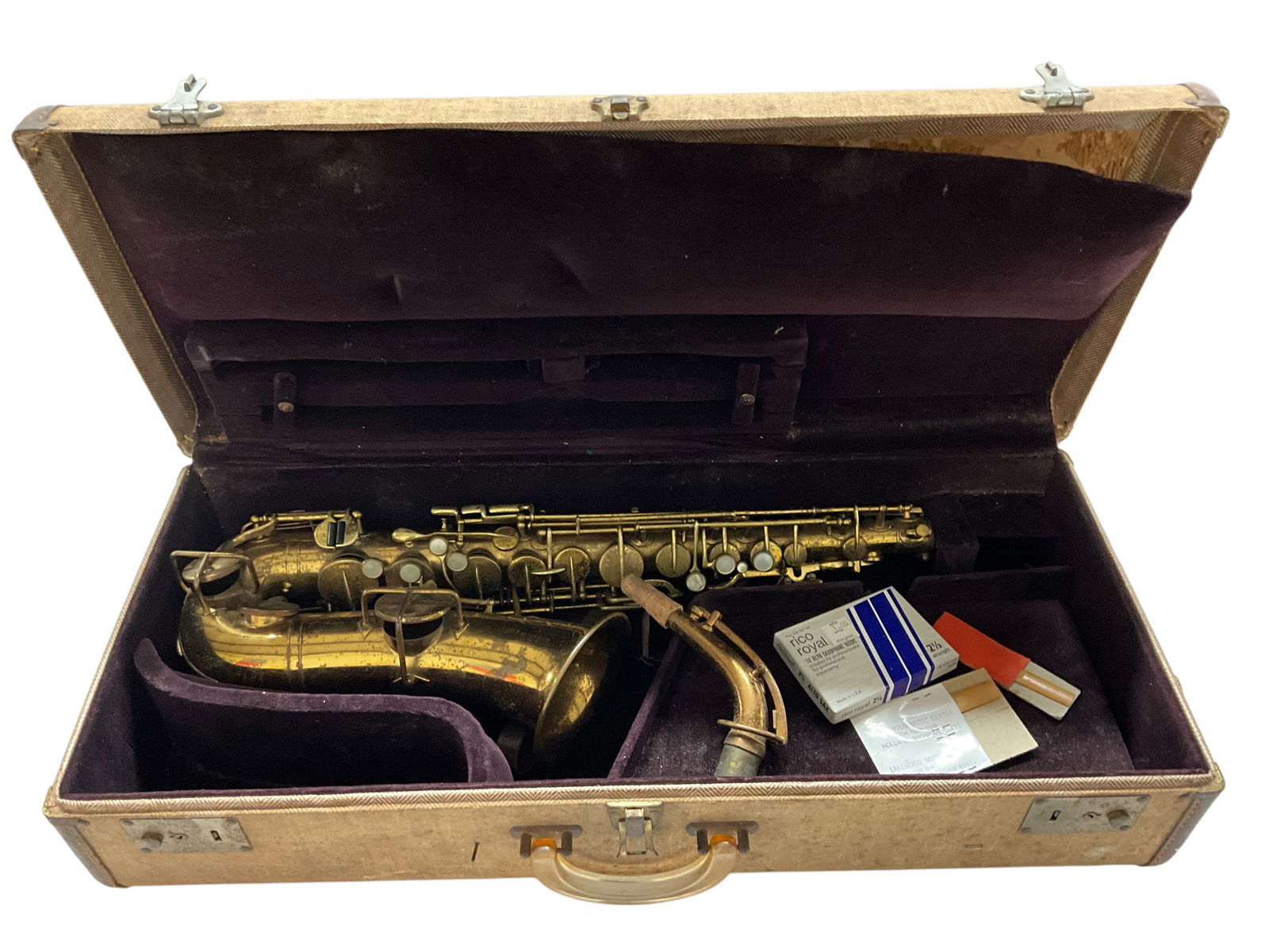 Buescher Alto Saxophone: Buescher Alto Saxophone. Alto Sax, Low pitch, true ten, 1931-1932. Note- Low register tone hole cover is bent.