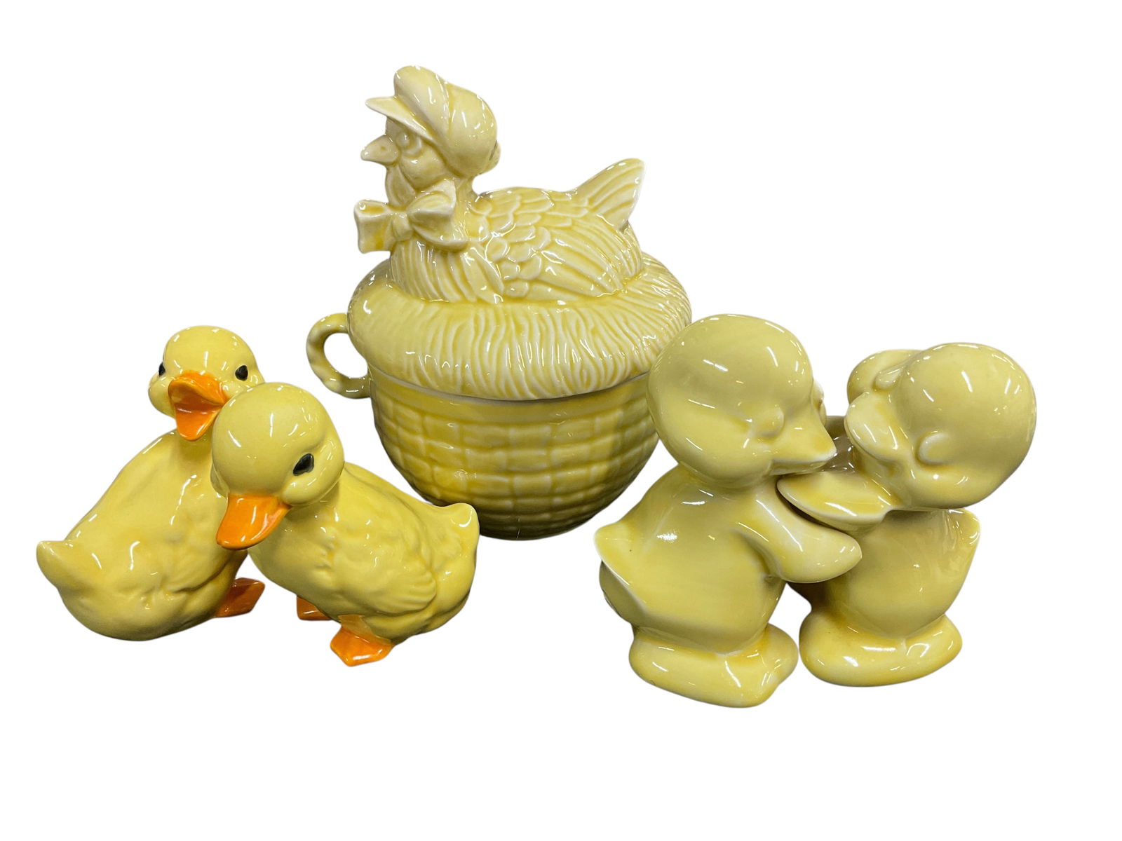 Vintage Van Tellingen "Huggies" Salt & Pepper, Regal China: Vintage Van Telligen "Huggies" Salt & Pepper, Regal China. Van Telligen ducks, a pair of cute duckling figurines, and a Regal China "Old MacDonald's Farm" hen on a basket sugar bowl.