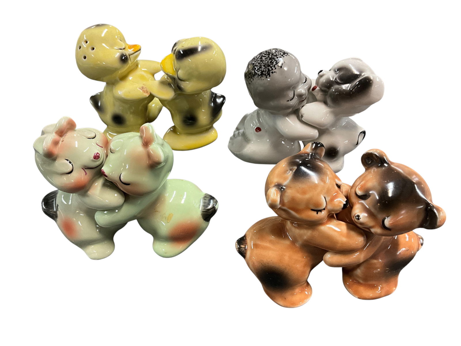 Vintage Van Telligen S&P: Collection of four vintage Van Tellingen shaker sets. Includes Bunnies, Bears, Boy with Dog and a set of mismatched ducks with a chipped wing. See photo's.