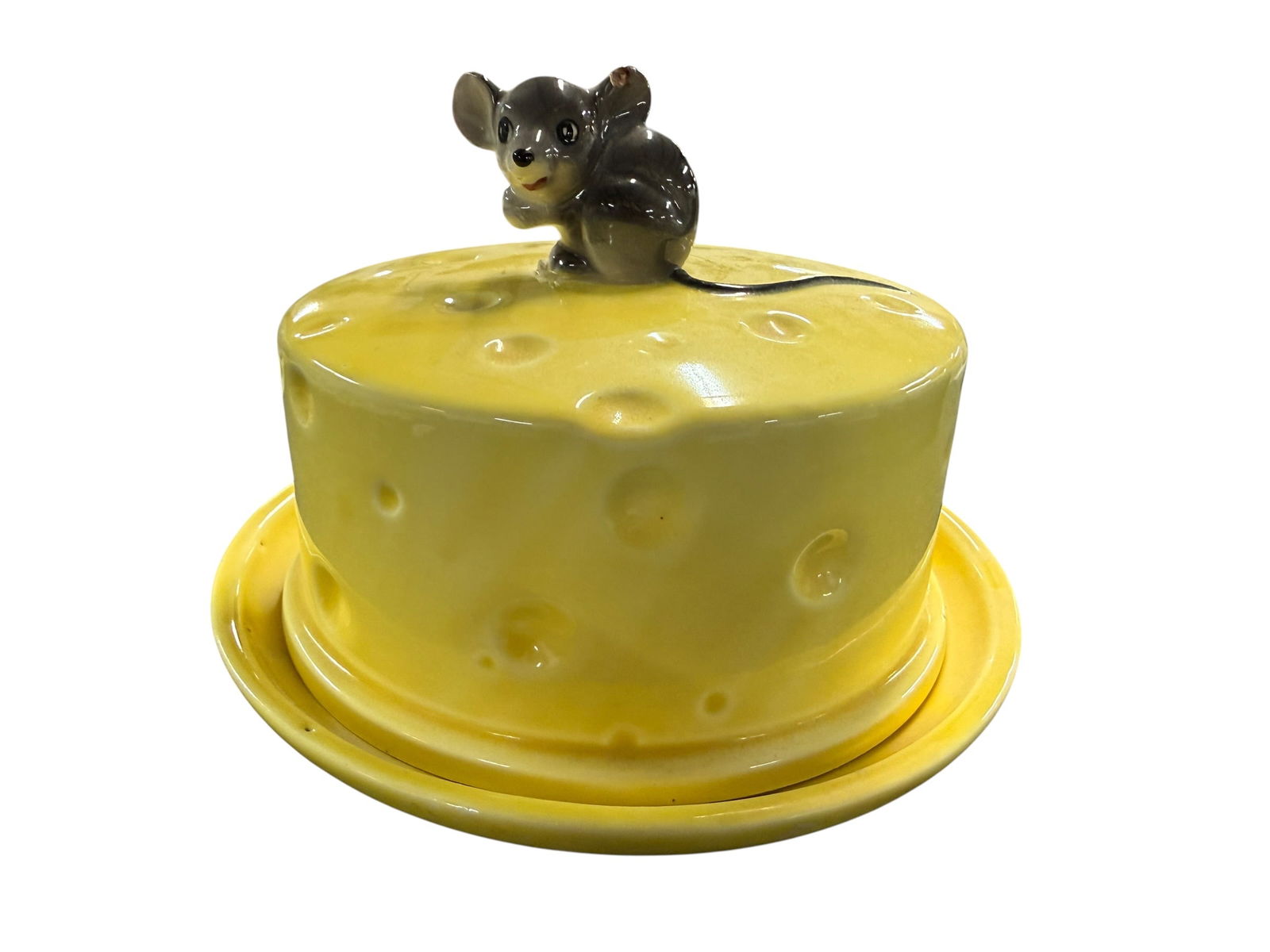 Vintage Lefton: Vintage 1960's Lefton ceramic covered cheese dish. 7.25" in diameter. Minor chip on the mouse's ear, please see photo's.