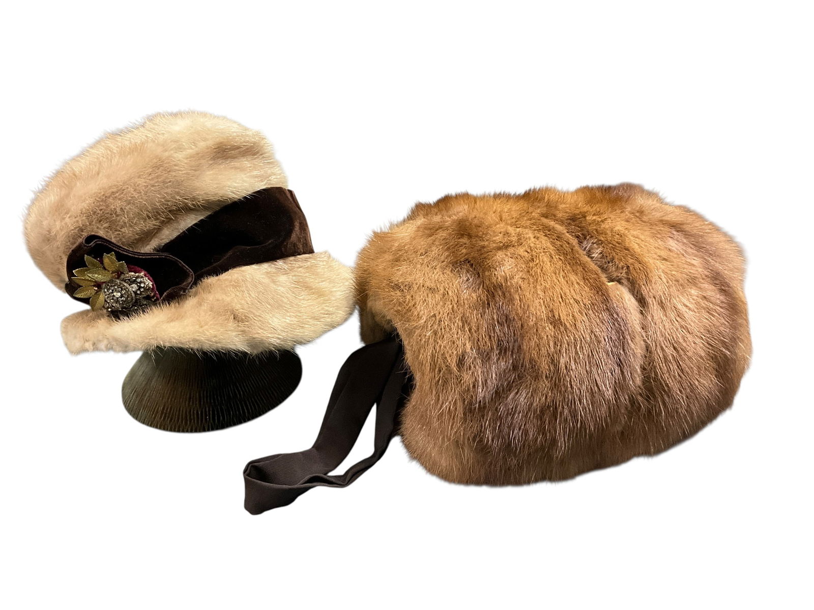 Vintage Fur: Vintage Fur hat by The French Room at Carson Pirie Scott & Co, a high end department store in the Midwest. Carson?s was sold to the Bon-Ton family of stores in 2006 and closed in 2018. The hat is a na