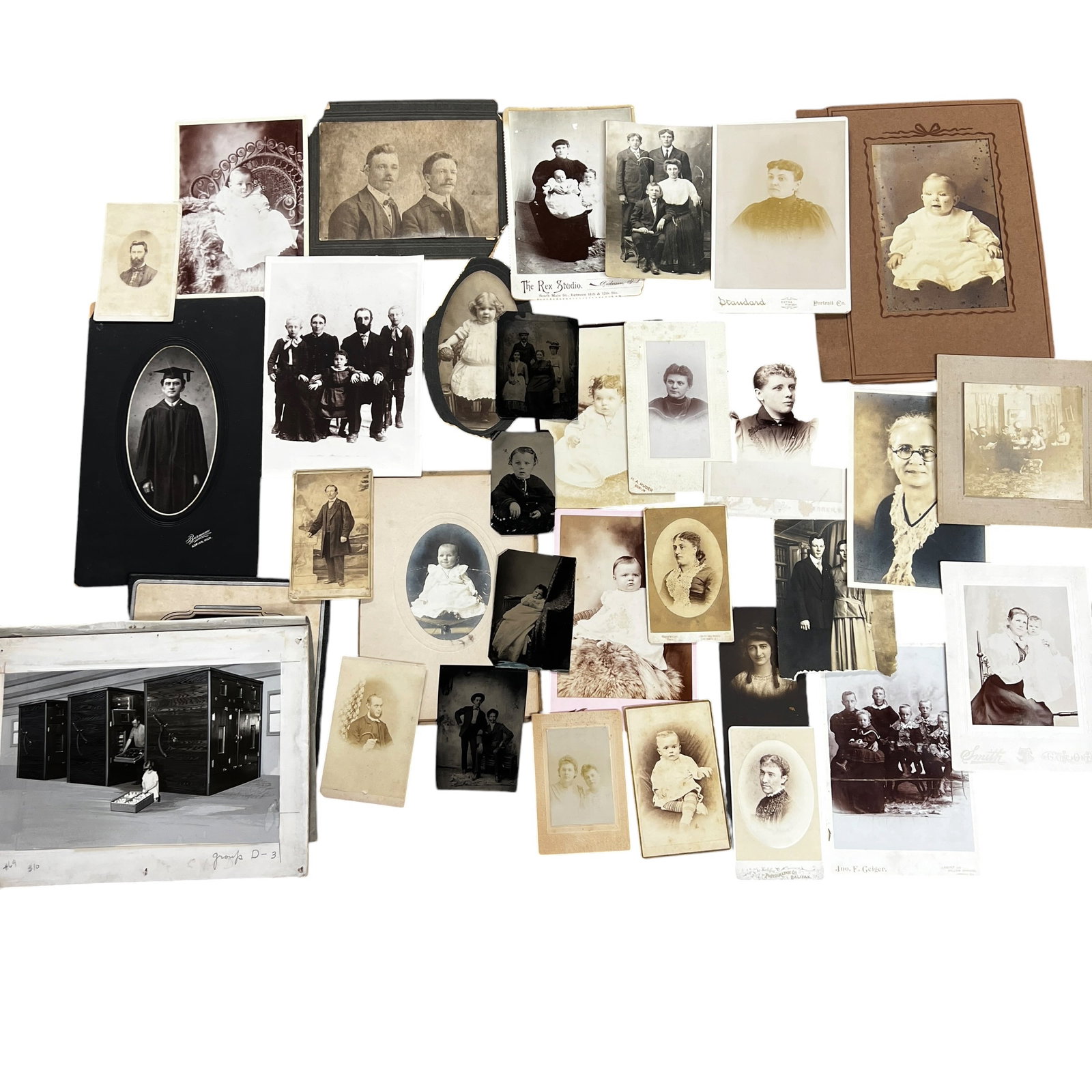 Large Collection of Antique Photographs (1 of 2)