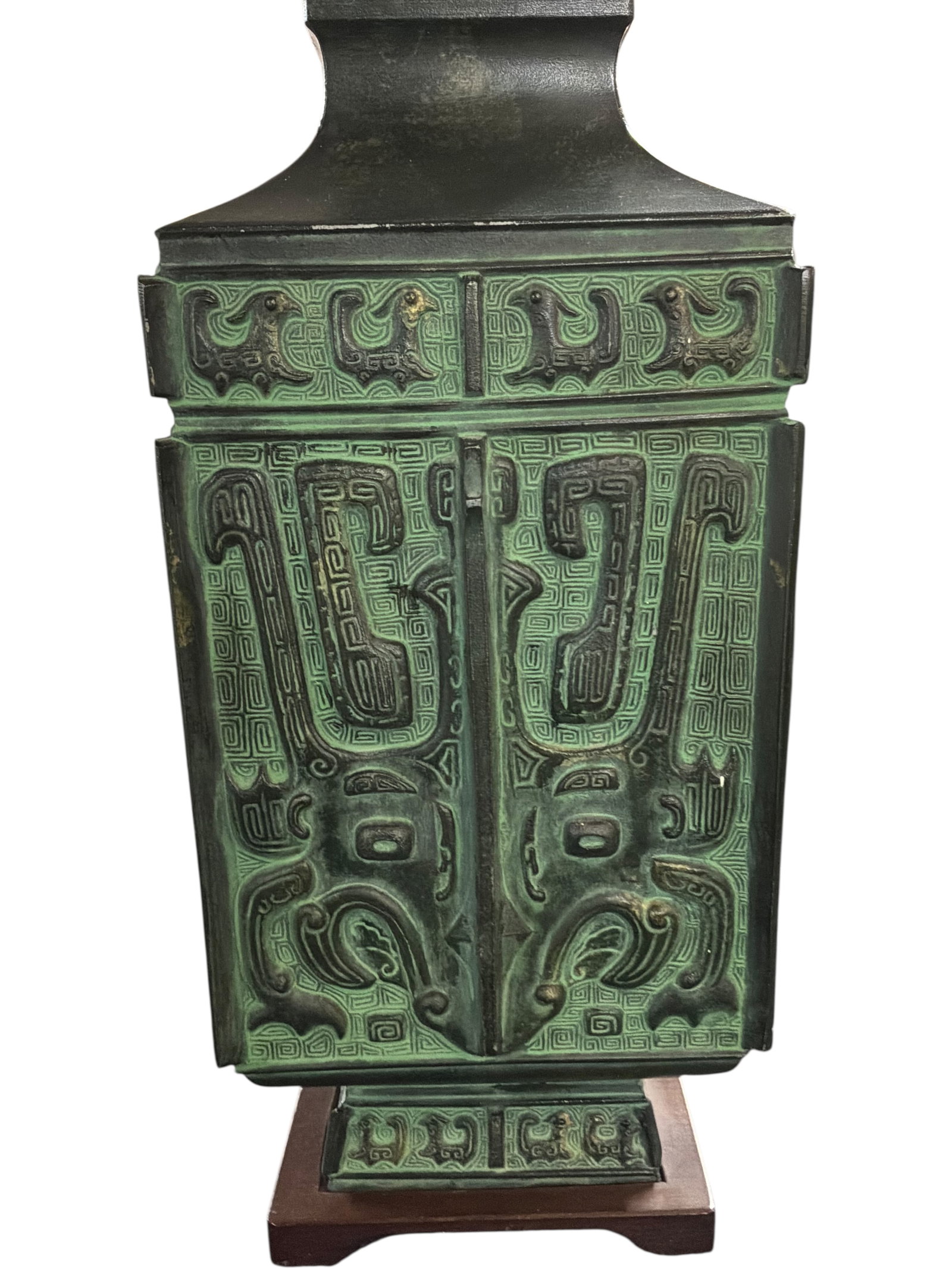 Asian Style Green Relief Metal Table Lamp: Bid with confidence, we now offer economical in-house shipping! Just select self-arranged shipping during checkout and we will handle packing and shipping for you.An Asian-style cast metal table lamp