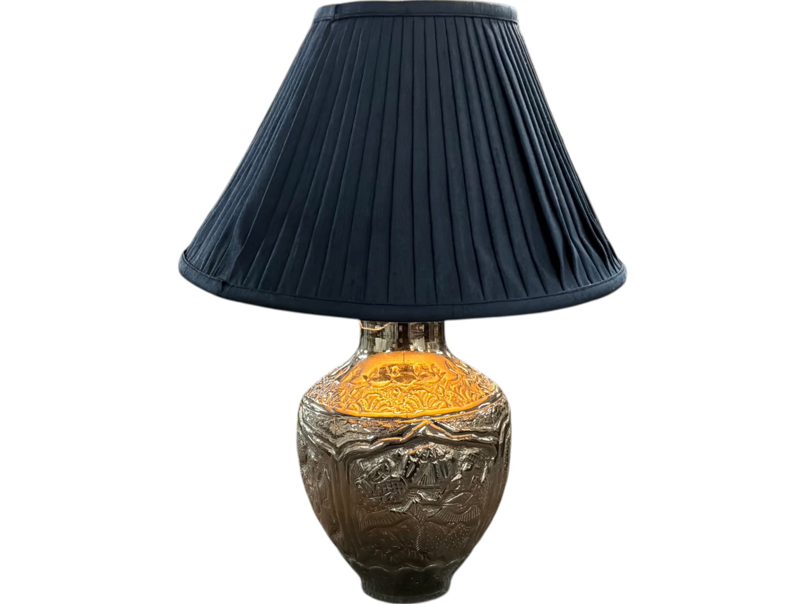 Asian-Style Repoussé Metal Table Lamp: Bid with confidence, we now offer economical in-house shipping! Just select self-arranged shipping during checkout and we will handle packing and shipping for you.Asian-style table lamp with a dark si