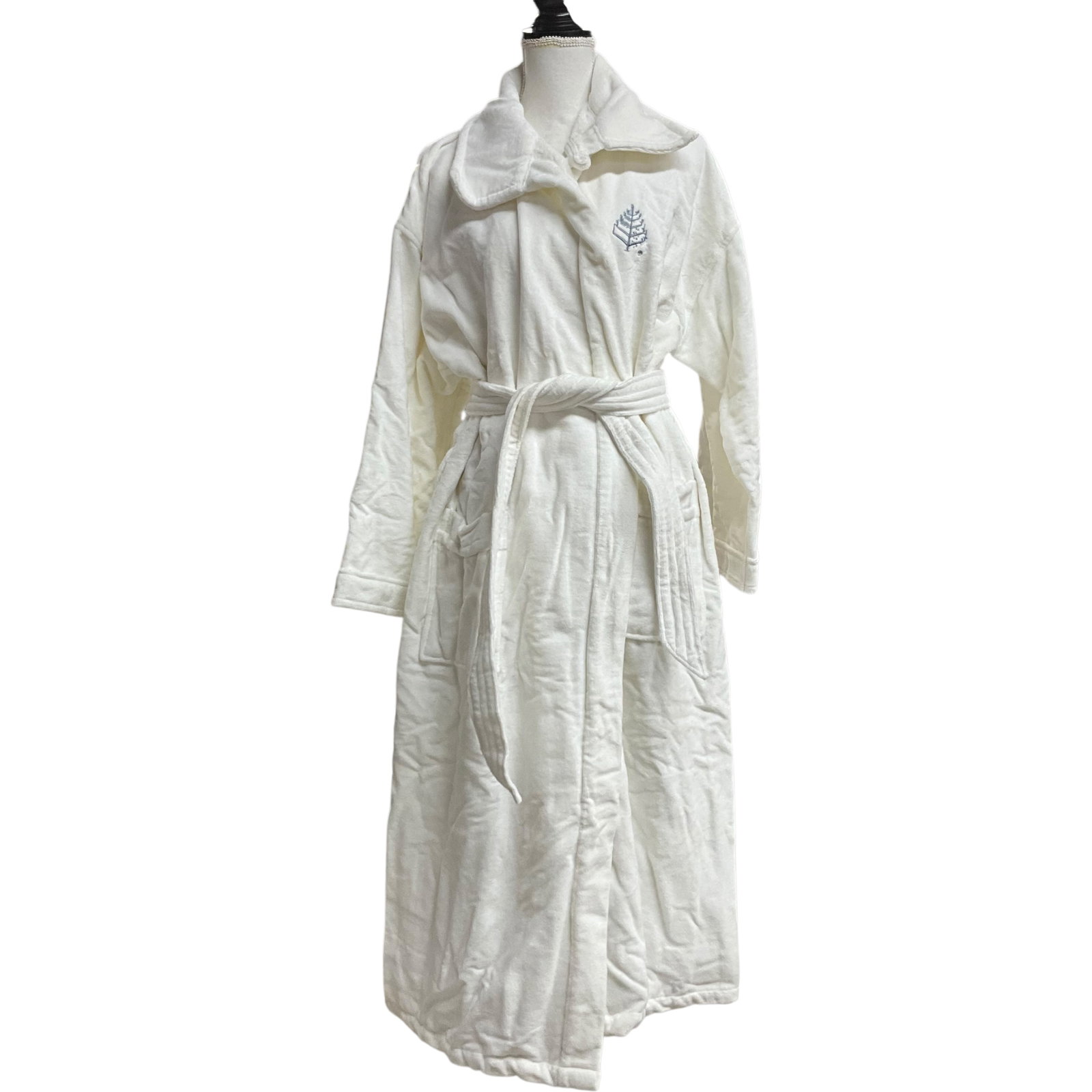 Four Seasons White Cotton Hotel Bathrobe: Bid with confidence, we now offer economical in-house shipping! Just select self-arranged shipping during checkout and we will handle packing and shipping for you.Four Seasons Hotels & Resorts white