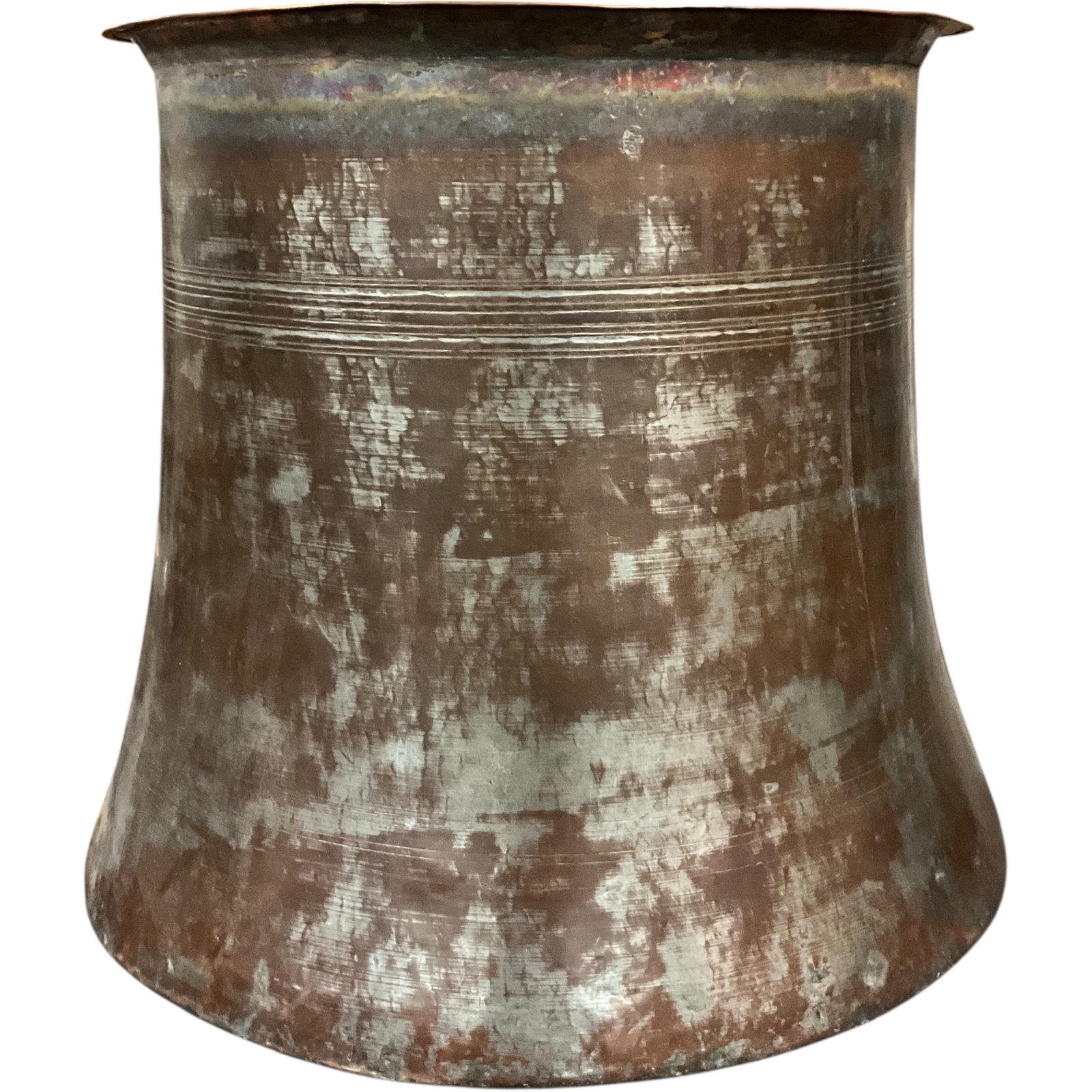 Large Copper Planter or Cachepot: Bid with confidence, we now offer economical in-house shipping! Just select self-arranged shipping during checkout and we will handle packing and shipping for you.Large unmarked copper planter or