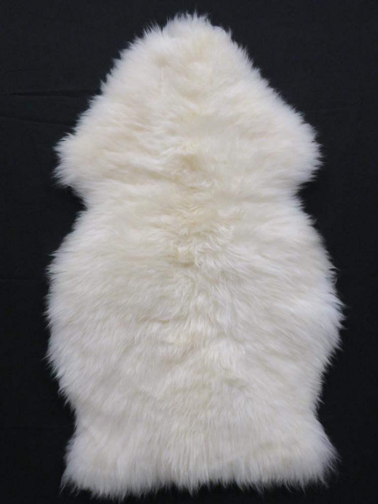 BRAND NEW WHITE SHEEP HIDE RUG (1 of 3)