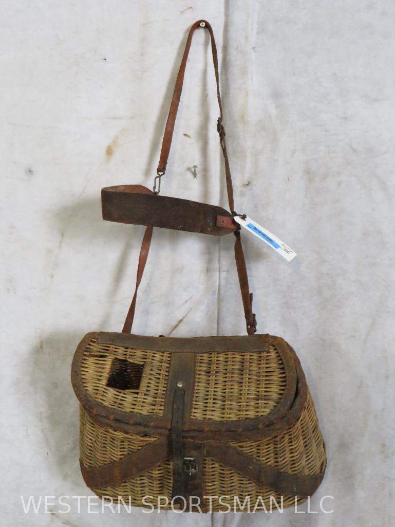 Vintage Trout Creel Fly Fishing Wood Woven Fish Basket   NOT TAXIDERMY (1 of 3)