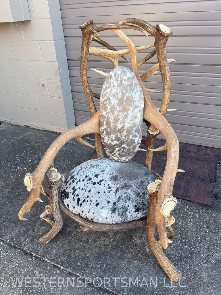 REALLY NICE HAND MADE ANTLER CHAIR W/HIDE CUSHIONS  TAXIDERMY (1 of 3)