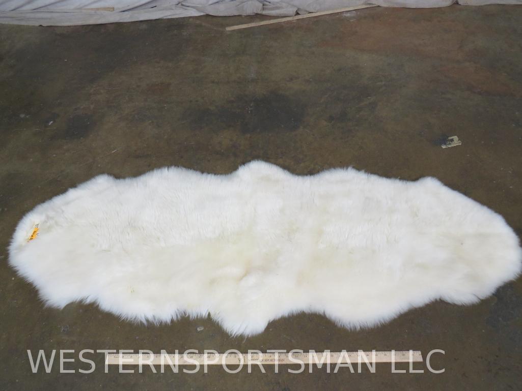 Brand New Sheep Skin Rug  DECOR (1 of 2)
