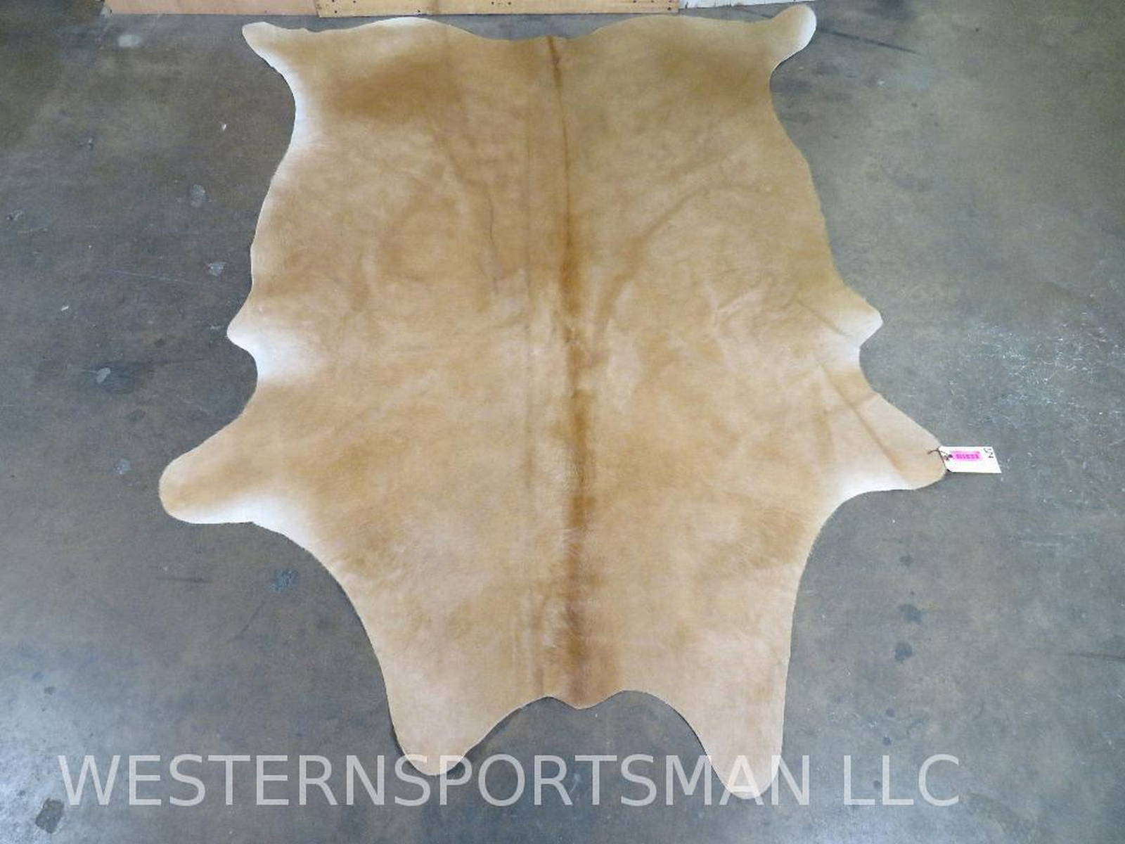 Brand New Cowhide Rug 7'1"x5'8" Taxidermy Auction