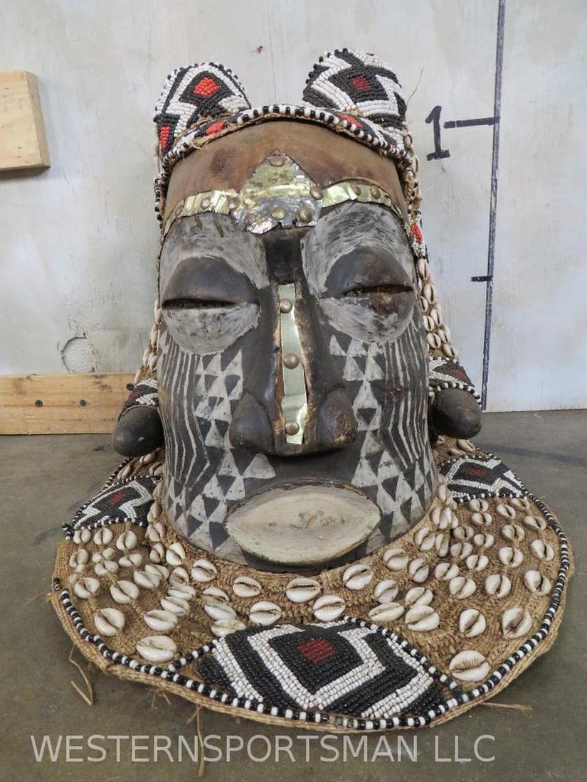 African Kuba Royal Head Mask Carved & Painted w/Beads & Cowrie Shells AFRICAN ART (1 of 7)