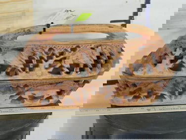 Hand Carved Wooden Container w/lid Elephant Scene AFRICAN ART