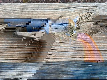 44 caliber Navy Colt REPRO, Black powder, pistol , made in Italy with gun belt and holster US Marsha