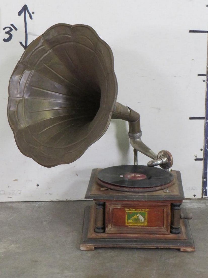 Antique Gramophone Player "HIS Master's Voice" in non working condition (HMV) Gramophone Co. Ltd. (1 of 11)