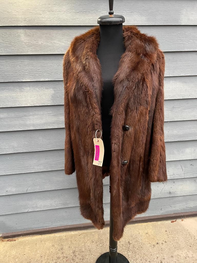 Beautiful natural BEAVER Fur Coat size Medium/Large (1 of 3)