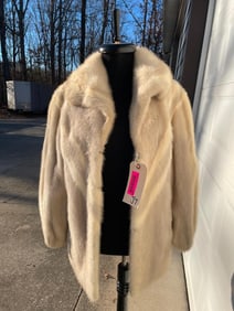 Beautiful, High Dollar ranch, WHITE MINK Fur Coat with "V" Design. Size Medium