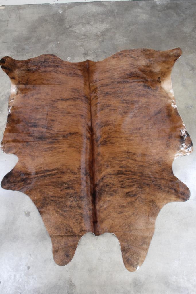 BRAND NEW XL Light Brown Brindle COWHIDE. 83"Lx75"W (1 of 4)