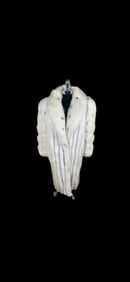 Beautiful FOX Fur Coat, Size Womens Medium