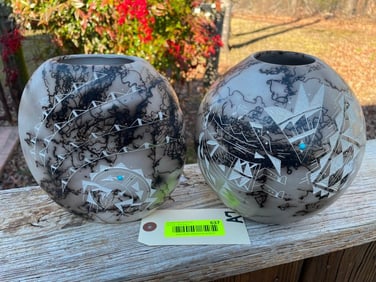 2 Beautiful Navajo Horse Hair Pottery Vases signed by artist "CEDSITIY"