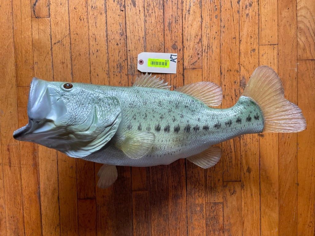 *New* Huge Reproduction LARGE MOUTH BASS Fish Mount (1 of 3)