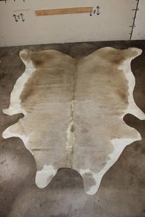 *Brand New* XXL "Champagne" and White COW HIDE: *Brand New* XXL "Champagne" and White COW HIDE. It measures 100" Long x 90" Wide. TAXIDERMY