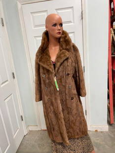 Beautiful Natural MINK Fur Coat: Stunning Natural MINK Fur Coat or Jacket with a Big dramatic collar. It is a Size Medium and measures 40" Long with the collar down and 44" Long with the collar up. Each Sleeve measures 22" Long and i