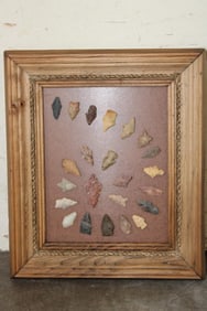 23 Pre-historic American Indian ARROWHEADS with Flint Arrow Points in a Wood Frame