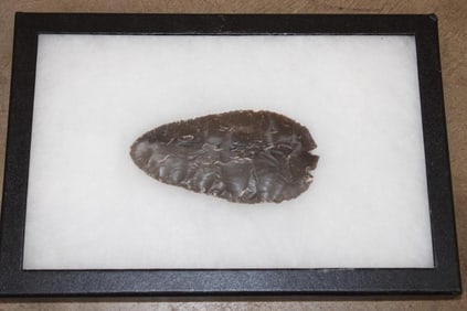 Bandera Flint Base Tang ARROWHEAD in a Display Case