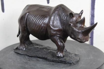 BRONZE RHINOCEROS Sculpture, Weight: 5lbs