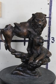 BRONZE LION and LIONESS Sculpture, Weight 14lbs