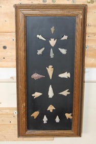 17 Authentic Ancient Prehistoric Indian Flint Bird Point ARROWHEADS in a Glass and Wood Frame