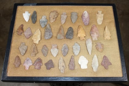 (34) Prehistoric Northeast Texas Flint Dart ARROWHEAD Points in a Display Case (ONE$)