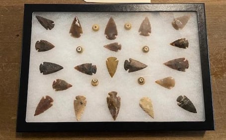 (20) ARROWHEAD Points and (6) Clay Indian BEADS in a Glass Display Case (ONE$)