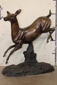 XL WHITETAIL DOE Deer Bronze, Weight 36 lbs