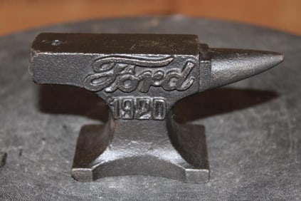 Reproduction "Ford 1920" Cast Iron Miniature ANVIL