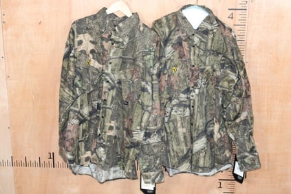 (1) Mossy Oak and (1) Scent Shield Camouflage Shirt Both Size XL (ONE$)