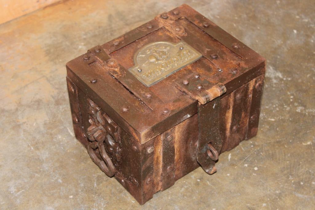 Cast Iron "Winchester Rifles and Shotguns" Strong Box SAFE (1 of 7)