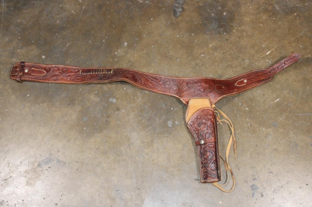 Tooled Leather HOLSTER BELT with a 30-34" Waist: Nice Tooled Leather HOLSTER BELT with a 30-34" Waist. The Belt measures just under 3" Thick and the Holster is 11.5" Long. It has a buckle closure and a snap for the gun. It Weighs 1 lb 9 oz. LEATHER
