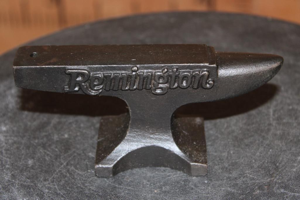 Cast Iron Reproduction "Remington" Gunsmithing Miniature ANVIL: Cast Iron Reproduction "Remington" Gunsmithing Miniature ANVIL. It measures 5 5/8" Long x 2" Wide x 2.5" Tall and Weighs 1 lb 12 oz. GUNSMITHING COLLECTIBLES 