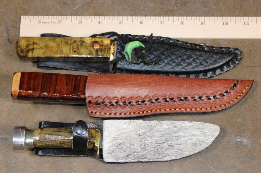 (3) Fixed Blade KNIVES with Leather Sheaths: 3 Fixed Blade KNIVES with Leather Sheaths. Two have Wood Handles and measure 9" Long each, one has some minor rust to the blade. The third has a Wood and Steel Handle, it measures 8.25" Long. The shea