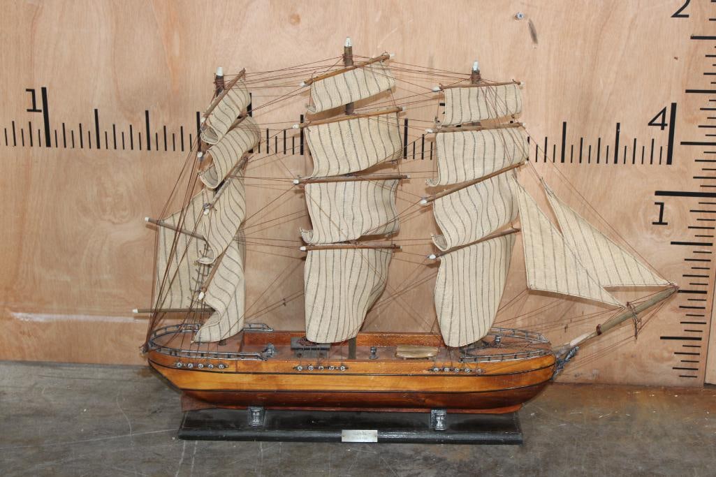 Big "Clipper Siglo XIX" Model Ship made of Wood with Canvas Sails (1 of 8)