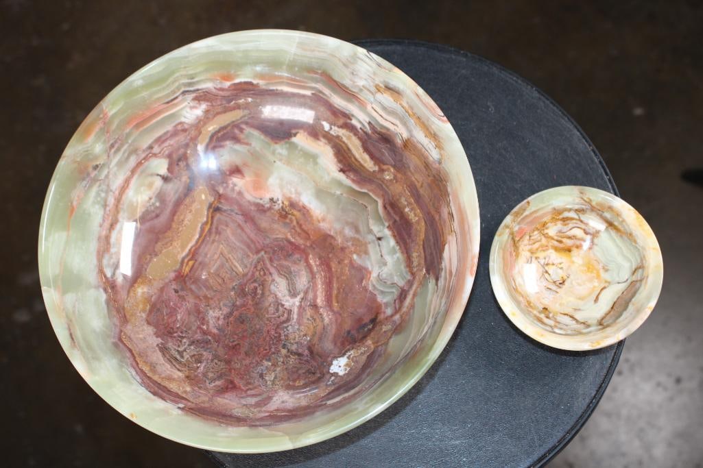 (1) Large and (1) Small GREEN BANDED ONYX Bowls: 2 GREEN BANDED ONYX Bowls. 1 Large Green Banded Onyx Bowl that measures 10" Wide x 3" Tall. 1 Small GREEN BANDED ONYX Bowl that measures 4" Wide x 1.25" Tall. The Total Weight for both is 3.5 lbs.