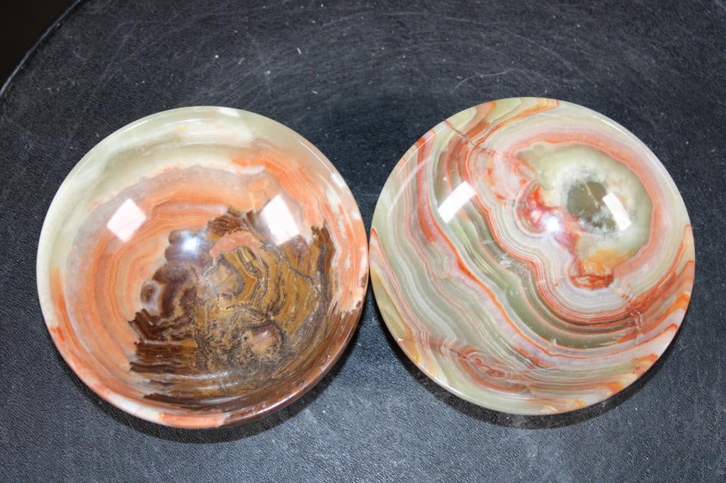 Set of (2) Small GREEN BANDED ONYX Bowls: Set of 2 Small GREEN BANDED ONYX Bowls. They measure 4" Wide x 1 3/8" Tall and the Total Weight for both is 15 oz. These are adorable and could be used to hold rings or change. ROCKS FOSSIL MINERAL BO