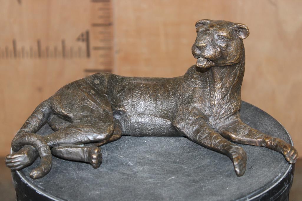 Laying TIGER Bronze Sculpture, Weight: 7 lbs: Laying TIGER Bronze Sculpture. It measures 12" Long x 5" Tall x 8.5" Wide and the Total Weight is 7 lbs 11 oz. BRONZE SCULPTURES 