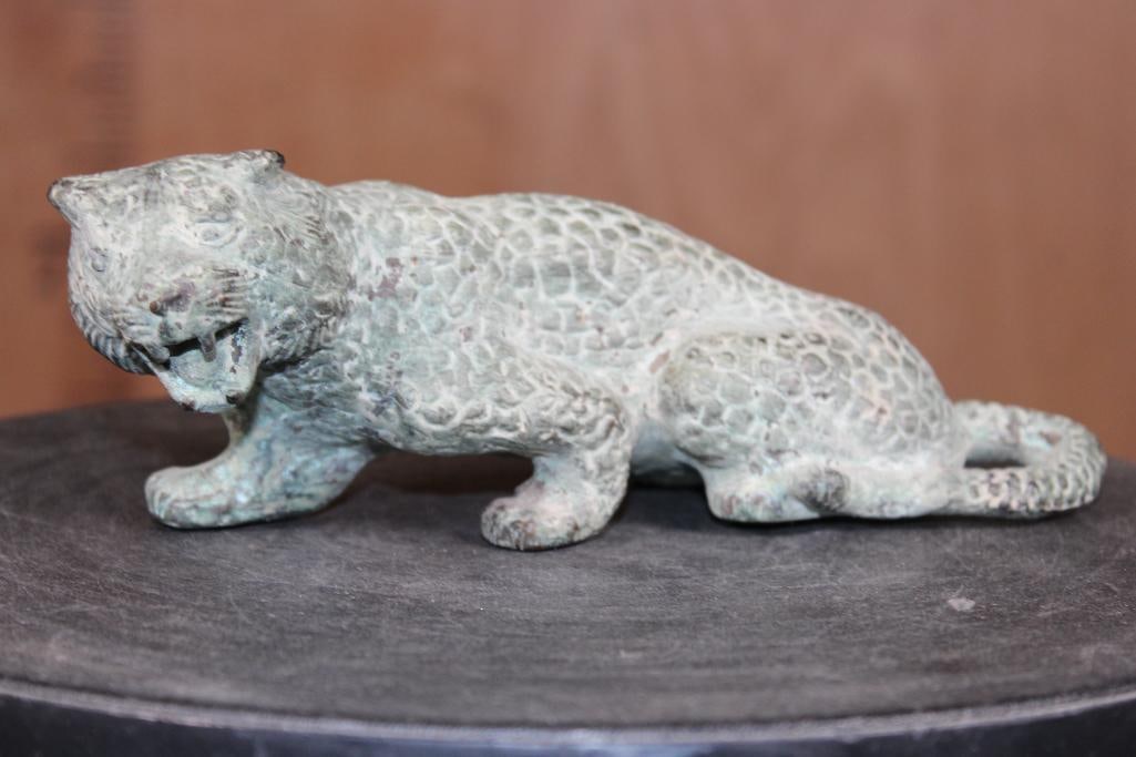 Green LEOPARD Bronze Sculpture, Weight: 2 lbs: Small Green LEOPARD Bronze Sculpture. It measures 9" Long x 3.5" Wdie x 2.75" Tall. The Total Weight is 2 lbs 9 oz. COLLECTIBLE BRONZE SCULPTURES 