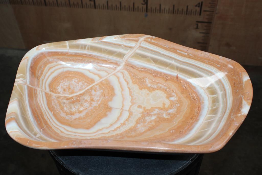 Polished Hand-carved BANDED ONYX Bowl, Weight: 8 lbs: Lovely Polished and Hand-carved BANDED ONYX Bowl made from a single piece of Onyx. The bowl features vivid banding in earth-toned hues including warm oranges, creamy whites and tans. It measures